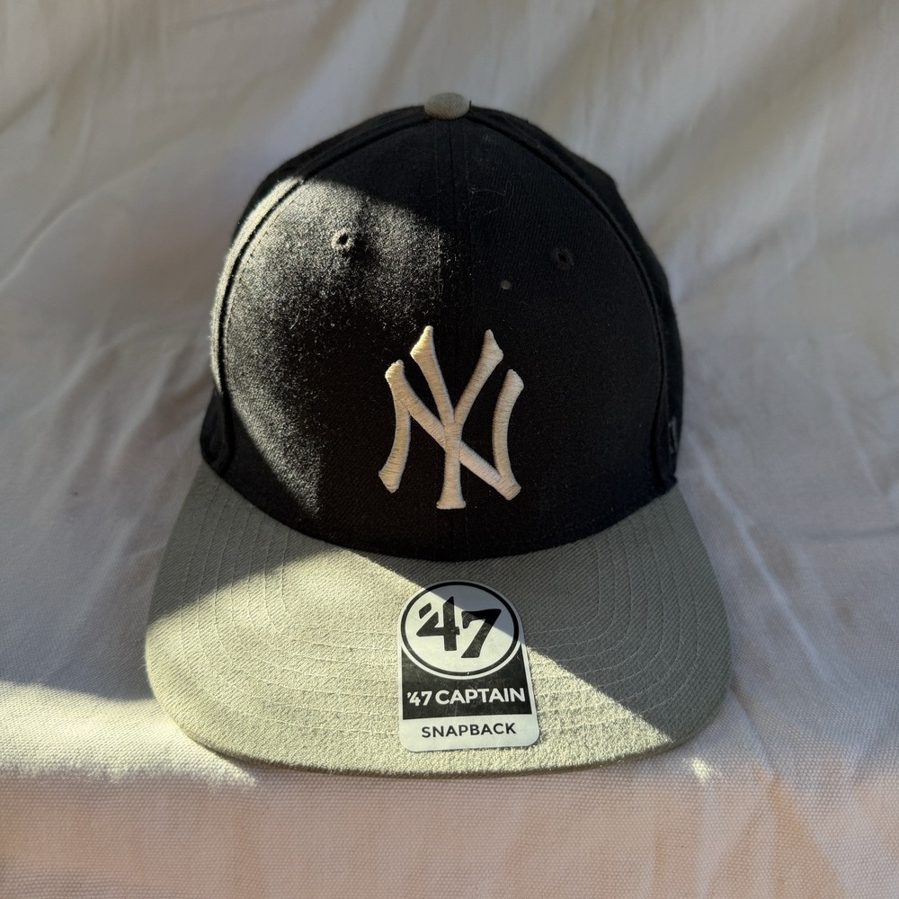 '47 Brand New York Yankees Hat Captain Snapback Navy Blue Grey Brim MLB NY Cap
